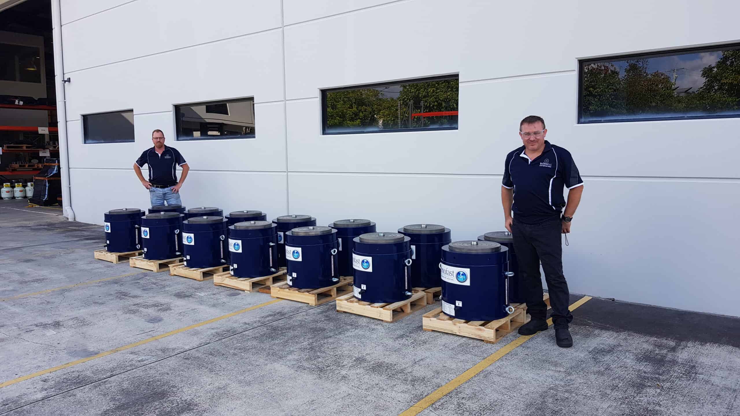 LiftaJac hydraulic lifting jacks on palettes